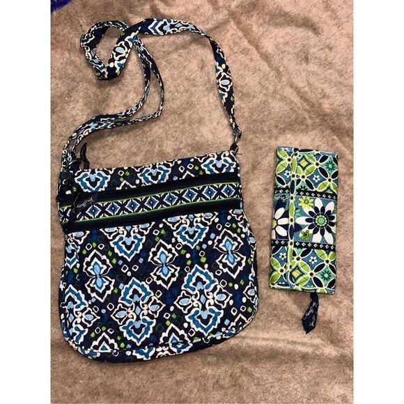 Beautiful bundle if two piece Vera Bradley Tote Bag Medium and  Vera Bradley dai - Picture 1 of 10